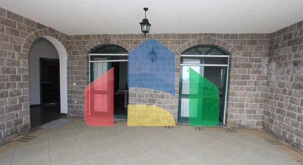 Светлая вилла с бассейном в Петроваце