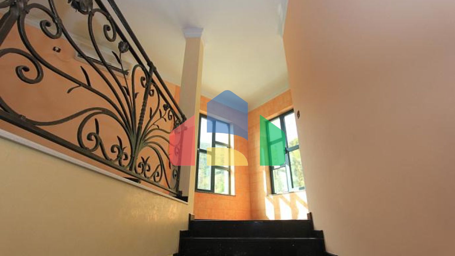 Светлая вилла с бассейном в Петроваце