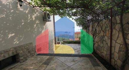 Светлая вилла с бассейном в Петроваце