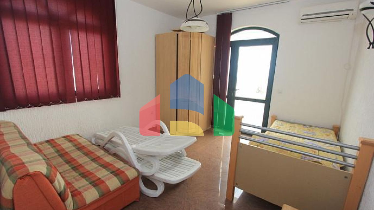 Светлая вилла с бассейном в Петроваце