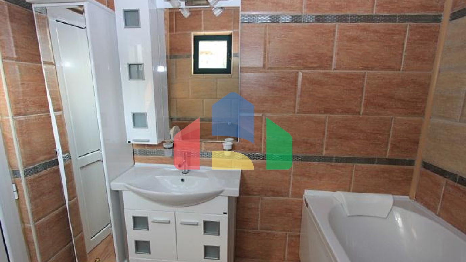 Светлая вилла с бассейном в Петроваце