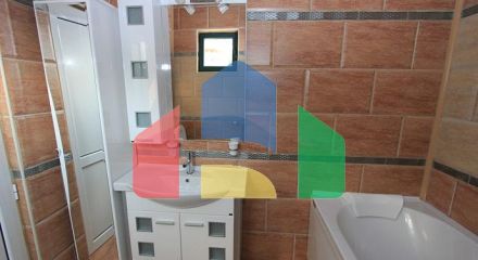 Светлая вилла с бассейном в Петроваце