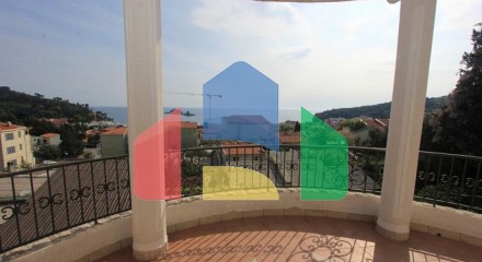 Villa with pool in Petrovac