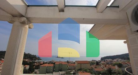 Светлая вилла с бассейном в Петроваце