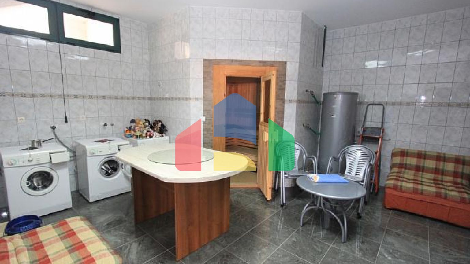 Светлая вилла с бассейном в Петроваце