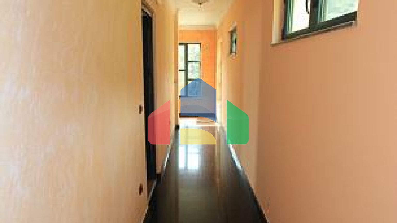 Светлая вилла с бассейном в Петроваце