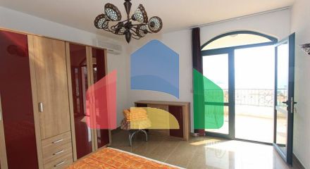 Светлая вилла с бассейном в Петроваце