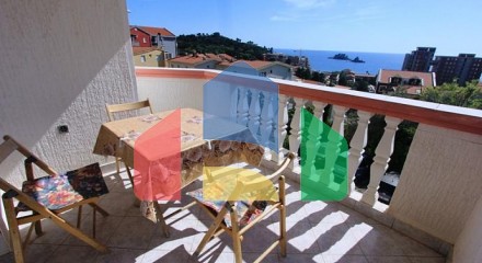 An apartment in Petrovac with sea view