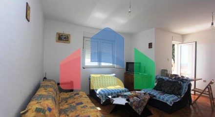 An apartment in Petrovac with sea view