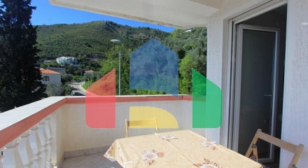 An apartment in Petrovac with sea view