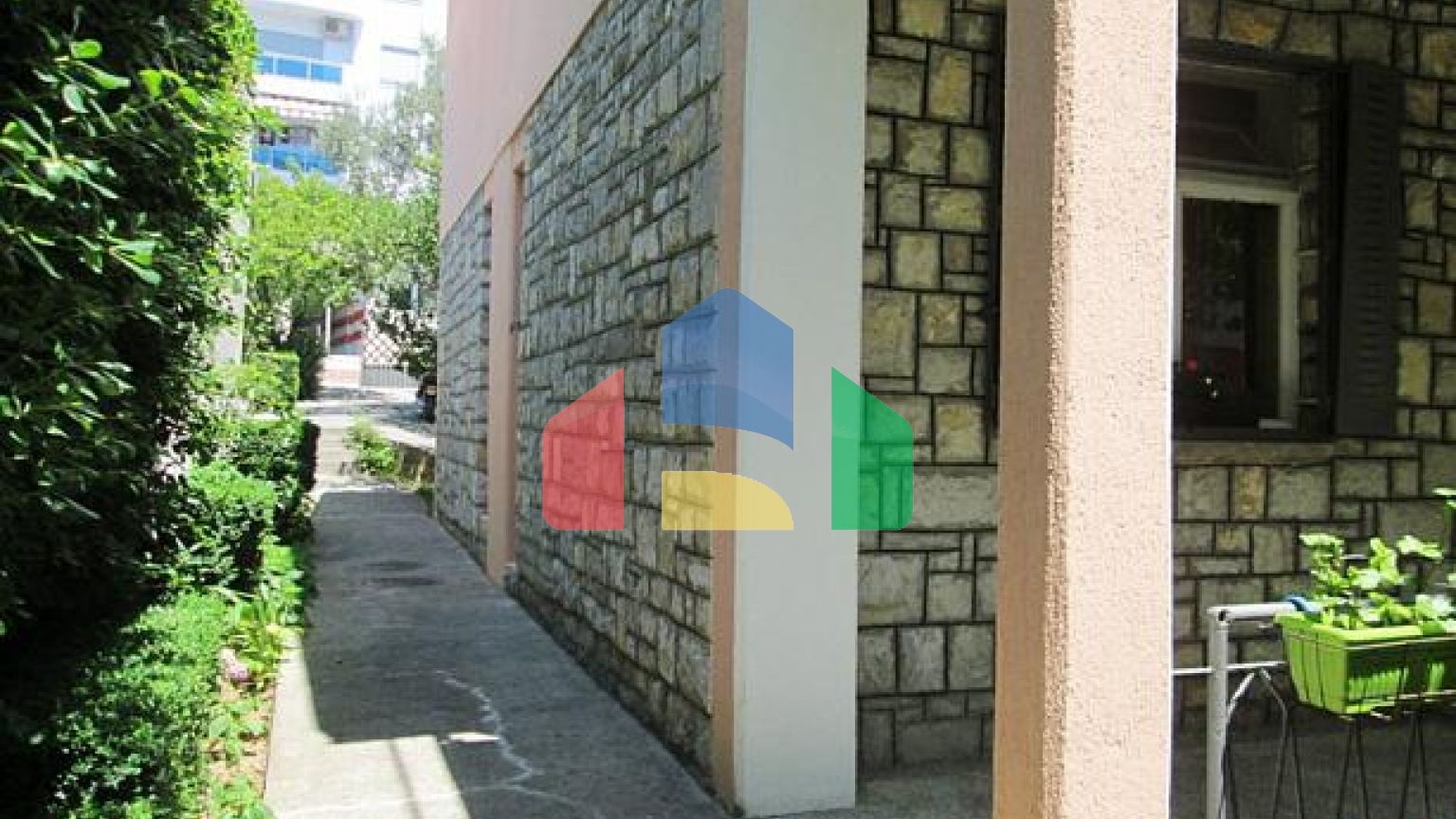 Дом в Петровац