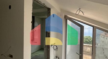 Недостроенный дом на два таунхауса в Прчань с проектом. Недостроенный дом на два таунхауса в Прчань с проектом.