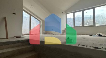 Недостроенный дом на два таунхауса в Прчань с проектом. Недостроенный дом на два таунхауса в Прчань с проектом.