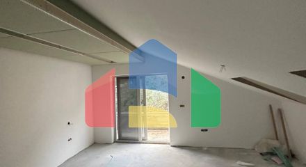 Недостроенный дом на два таунхауса в Прчань с проектом. Недостроенный дом на два таунхауса в Прчань с проектом.