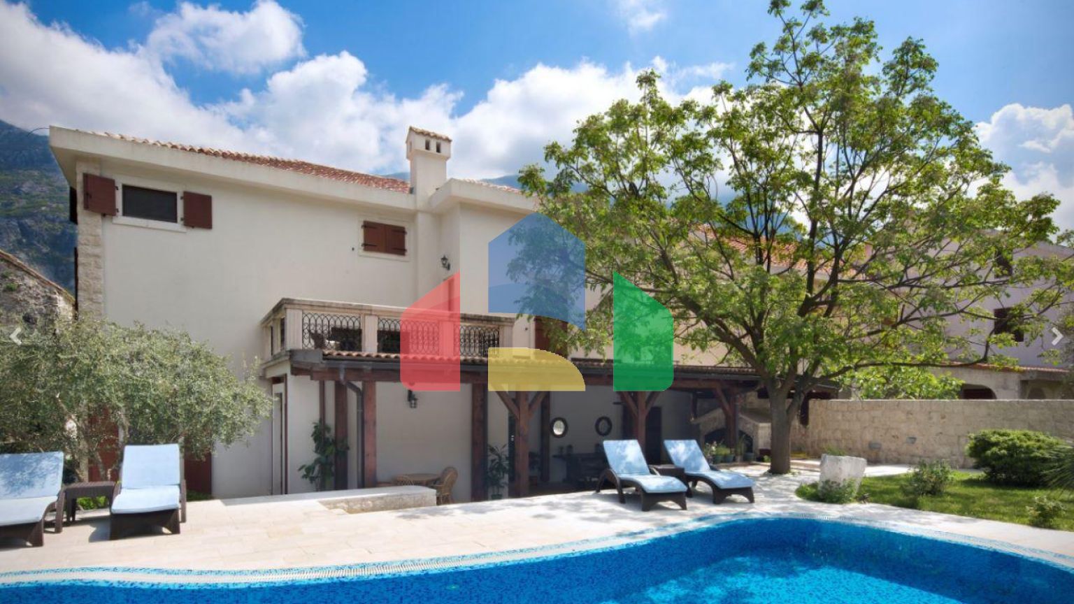 Котор, Прчань —  вилла с участком, на первой линии от моря