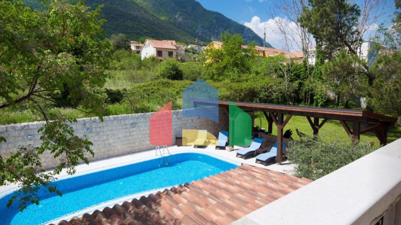 Котор, Прчань —  вилла с участком, на первой линии от моря