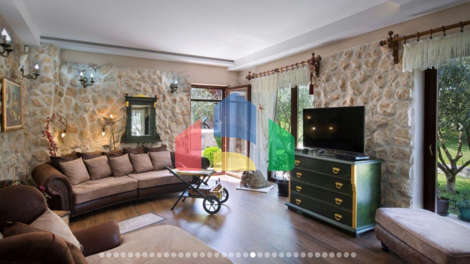 Котор, Прчань —  вилла с участком, на первой линии от моря