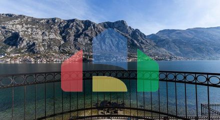 Роскошная трёхэтажная вилла на первой линии моря в Которе Роскошная трёхэтажная вилла на первой линии моря в Которе