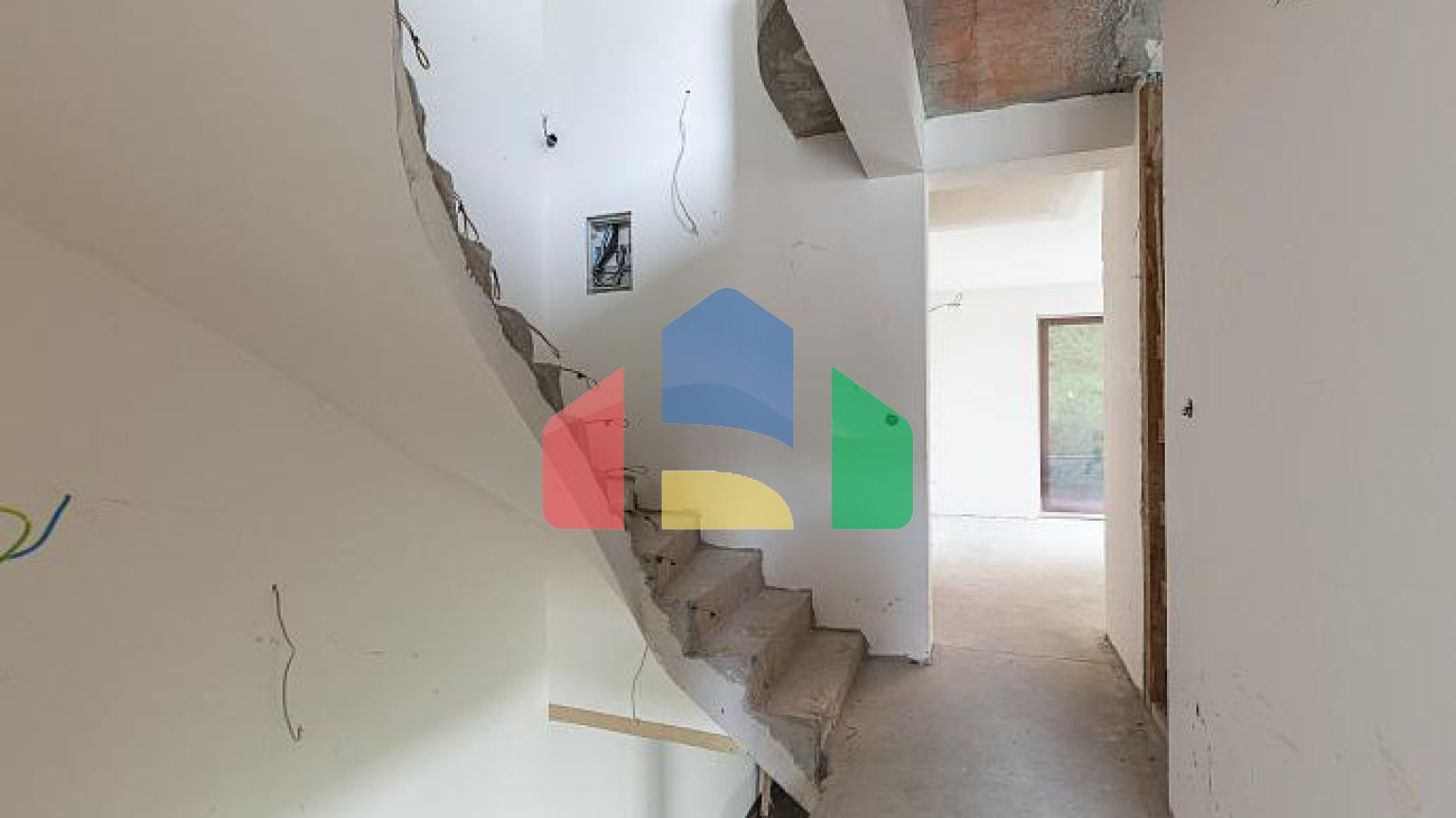 Трехэтажный дом с видом на Боко Которский залив