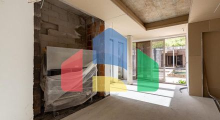 Трехэтажный дом с видом на Боко Которский залив