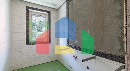 Трехэтажный дом с видом на Боко Которский залив