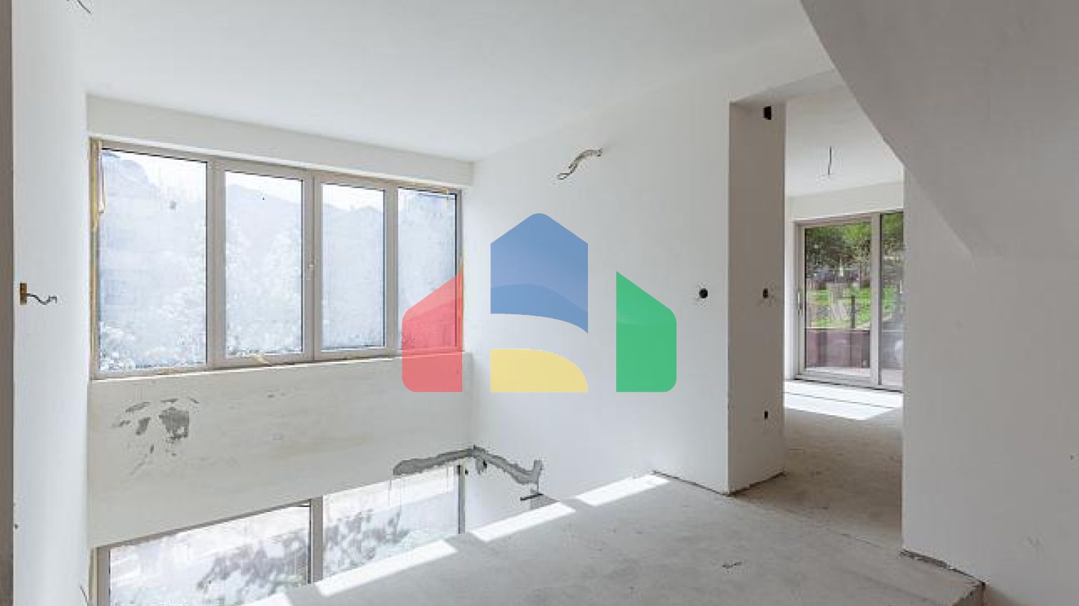 Трехэтажный дом с видом на Боко Которский залив