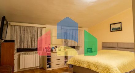 Два дома с рестораном на первой линии