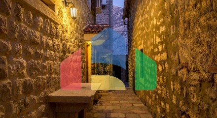 Two houses with restaurant on the front line