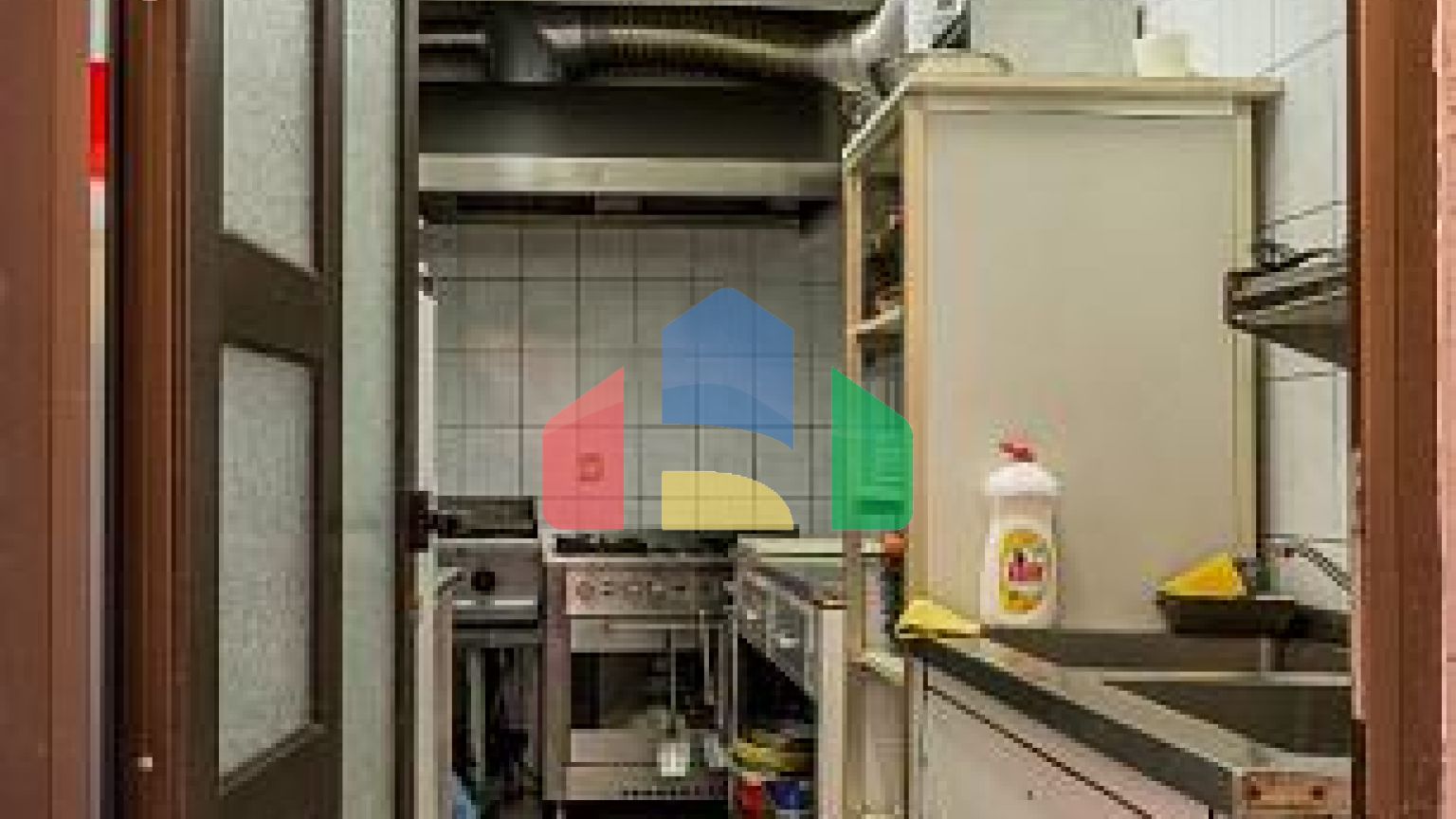 Два дома с рестораном на первой линии