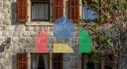 Два дома с рестораном на первой линии