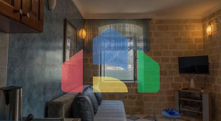 Два дома с рестораном на первой линии