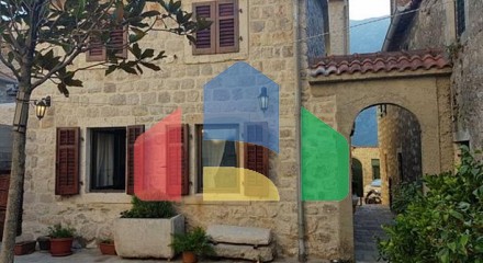 Two houses with restaurant on the front line