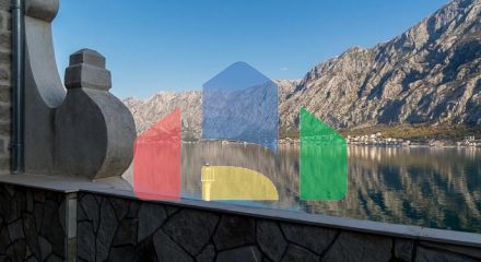 Два дома с рестораном на первой линии