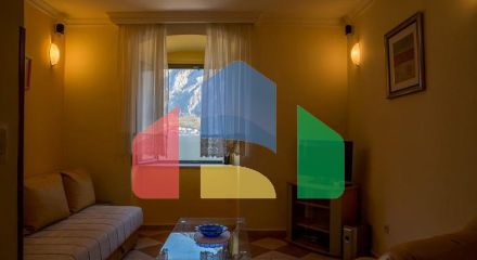 Два дома с рестораном на первой линии