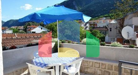 Два дома с рестораном на первой линии