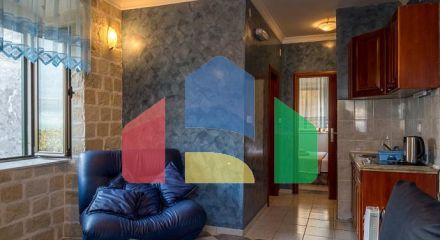 Два дома с рестораном на первой линии