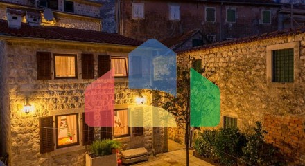 Two houses with restaurant on the front line
