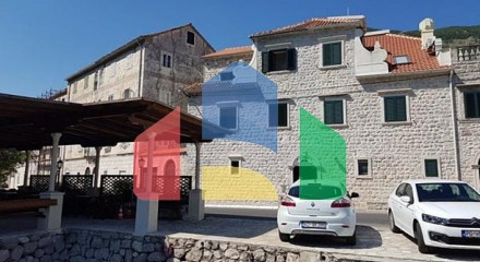 Two houses with restaurant on the front line