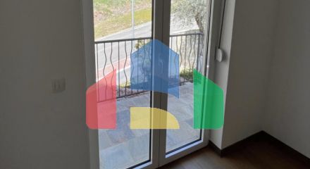 Квартира с одной спальней в новом комплексе в Пржно, Будванская ривьера.