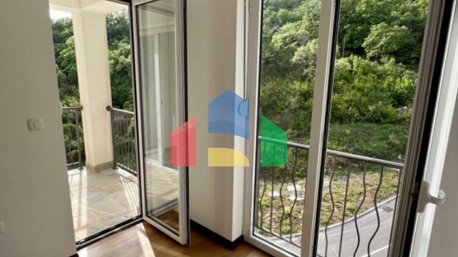 Новая квартира в Пржно с 2 спальнями и видом на море.