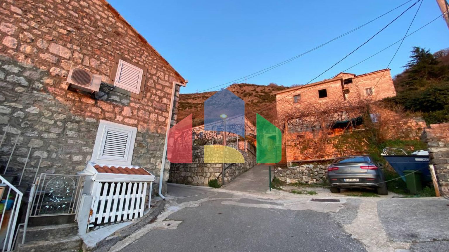 Таунхаус в Подличак/Пржно с видом на море