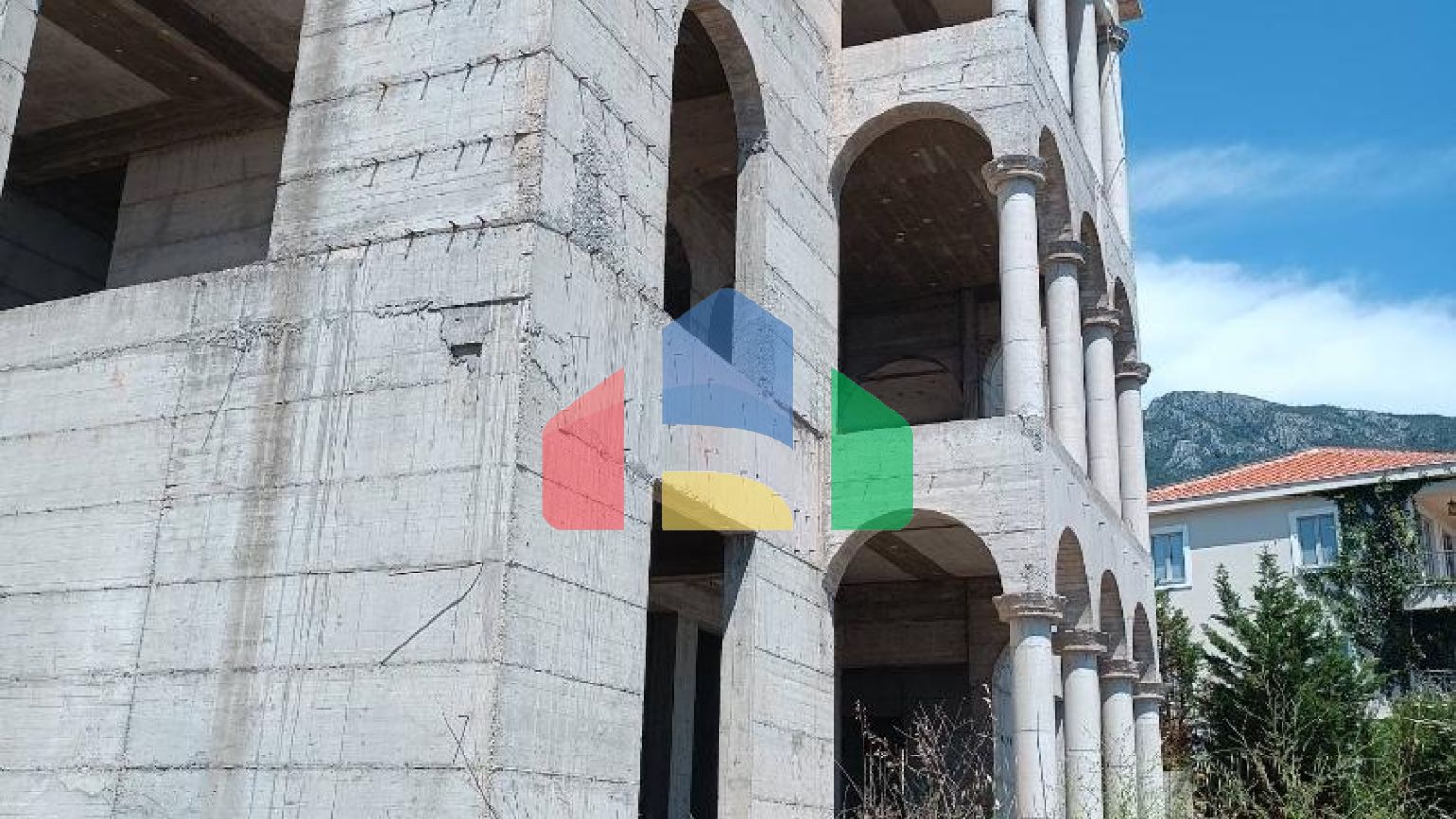 Вилла в уникальном месте на 1 береговой линии в Пржно (Милочер)