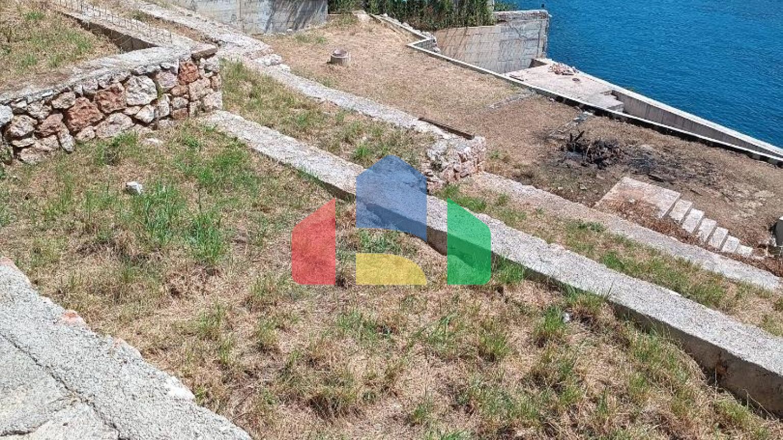 Вилла в уникальном месте на 1 береговой линии в Пржно (Милочер)