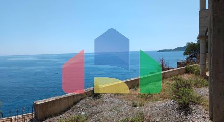 Вилла в уникальном месте на 1 береговой линии в Пржно (Милочер)