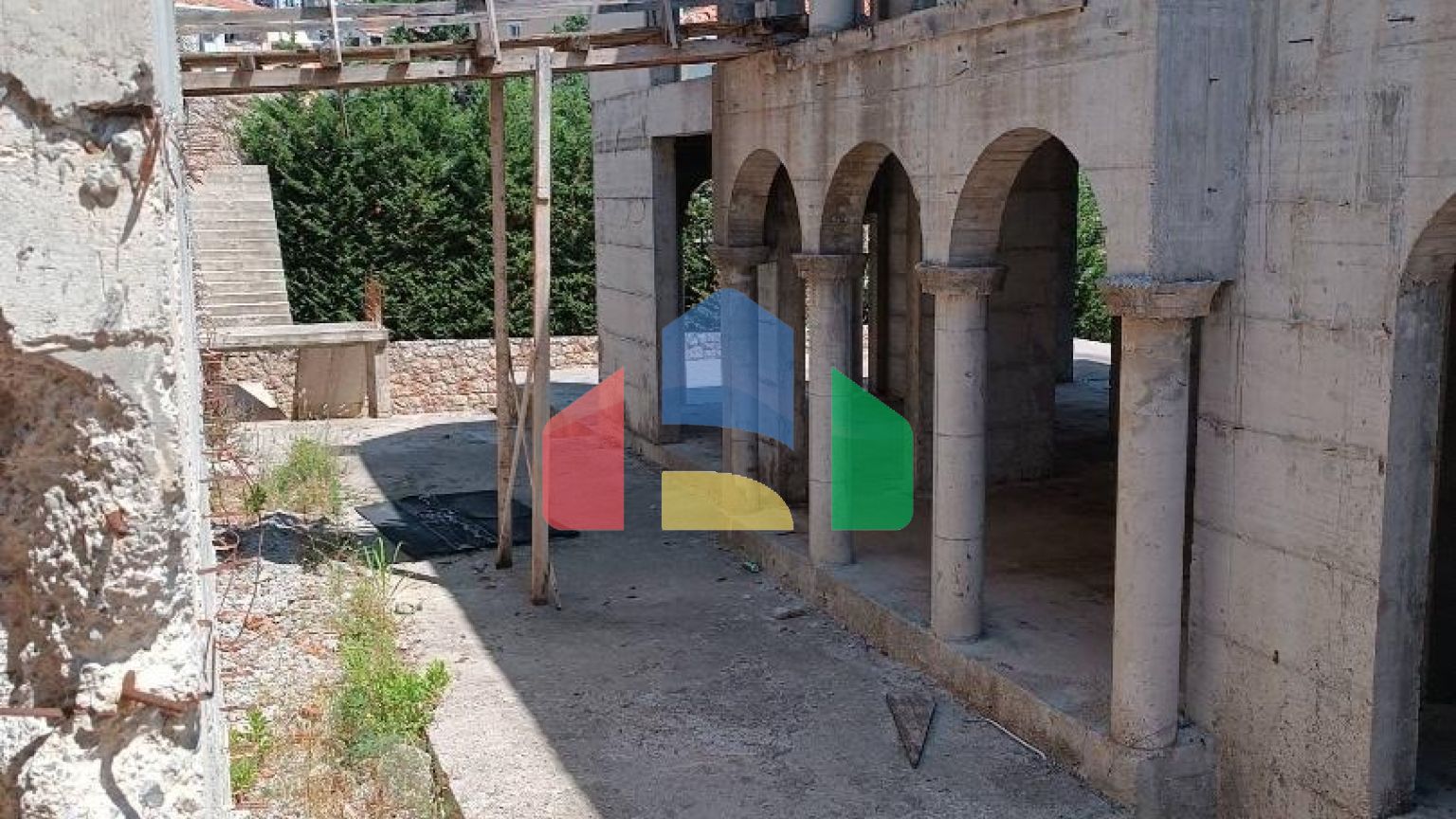 Вилла в уникальном месте на 1 береговой линии в Пржно (Милочер)