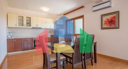 Просторная вилла с видом на море и оливковым садом в Пржно