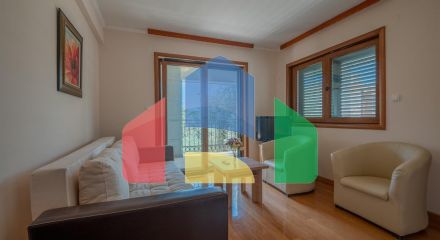 Просторная вилла с видом на море и оливковым садом в Пржно