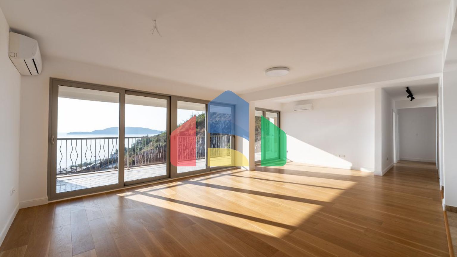 Пентхаус с 3 спальнями и панорамным видом на море