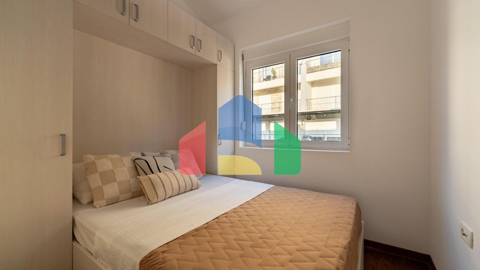 Светлая и уютная квартира с 2 спальнями и видом на море в Пржно, Будванска Ривьера.