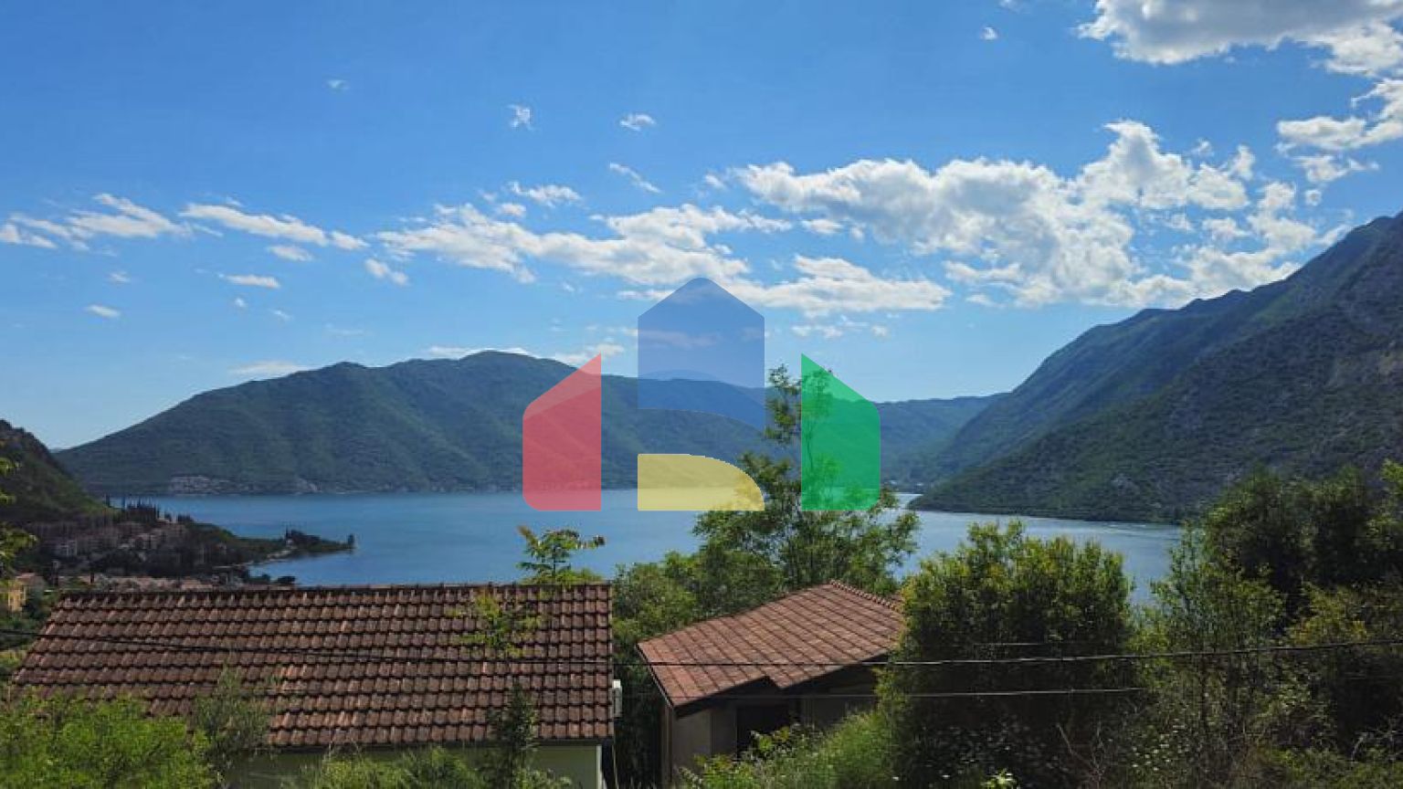 Участок с панорамным видом на море в Рисане, Черногория — 910 м²